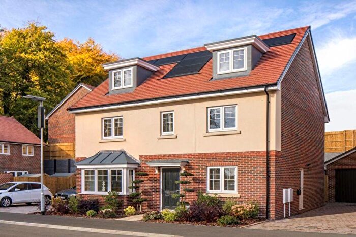 5 Bedroom Detached House For Sale In Chawton Park Road, Alton, Hampshire, GU34
