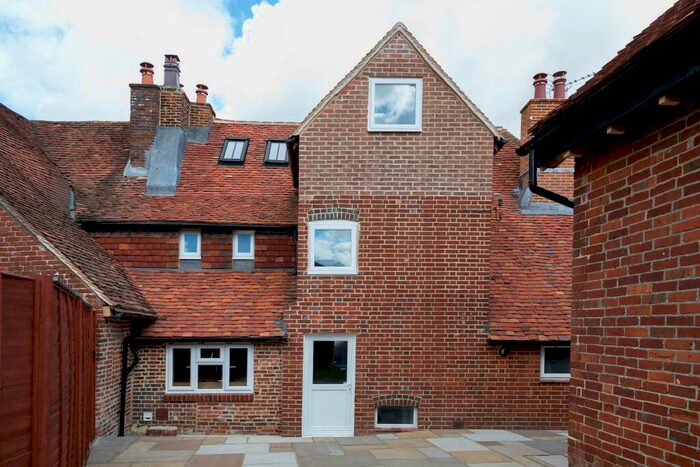 4 Bedroom Cottage To Rent In Winchester Road, Wickham, PO17