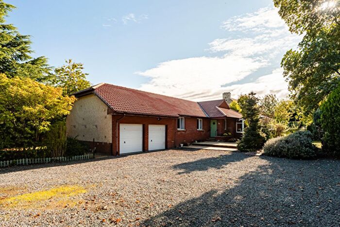 3 Bedroom Detached Bungalow For Sale In The Elms, Harelaw, Millerhill, EH22