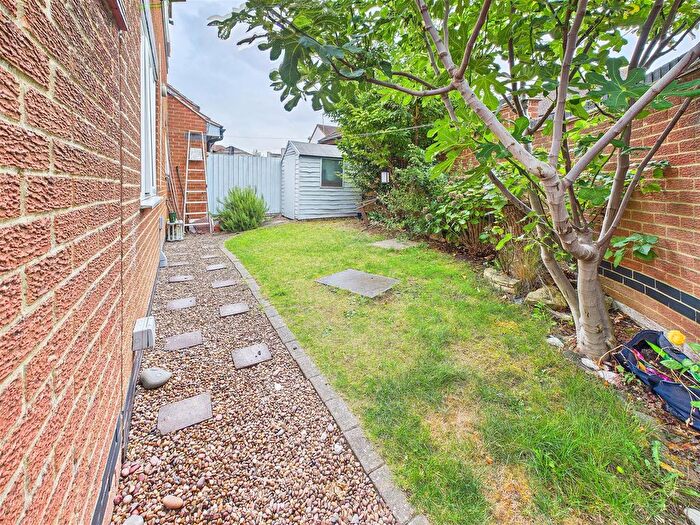 1 Bedroom Semi-detached House For Sale In Caravel Close, Grays, RM16