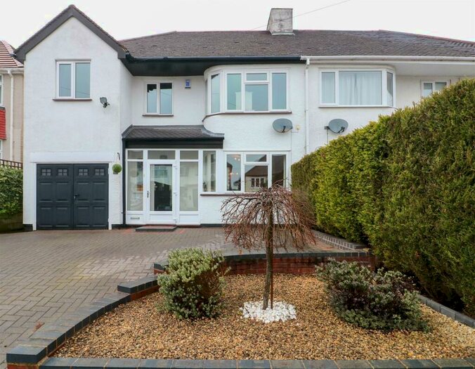 4 Bedroom Semi-Detached House To Rent In Clarence Gardens, Four Oaks, B74