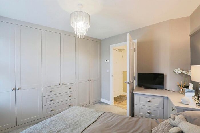 2 Bedroom Apartment For Sale In White Lias Way, Upper Lighthorne, Leamington Spa, CV33