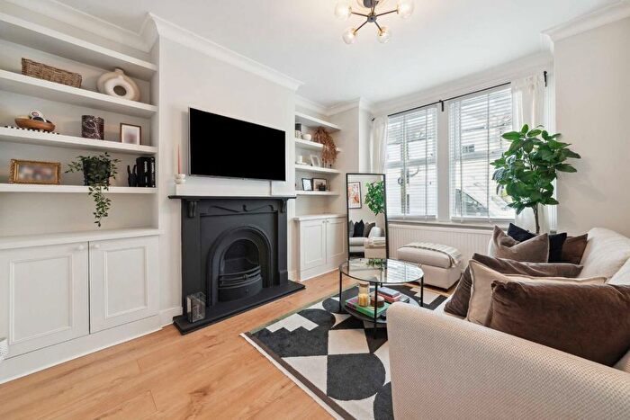 1 Bedroom Maisonette For Sale In Fairlight Road, Tooting, SW17