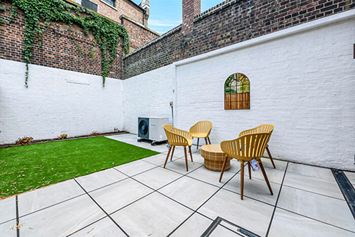 3 Bedroom Terraced House For Sale In Fawe Street, Tower Hamlets, London, E14