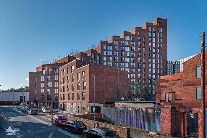 2 Bedroom Apartment For Sale In Whitehall Road, Leeds, West Yorkshire, LS12