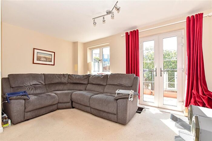 4 Bedroom Semi-Detached House For Sale In Crabapple Road, Tonbridge, Kent, TN9