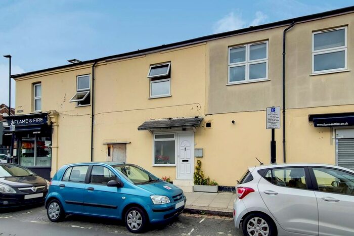 3 Bedroom Flat To Rent In South Ealing Road, South Ealing, London, W5