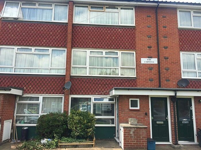 2 Bedroom Flat To Rent In Chadwell Avenue, Romford, RM6