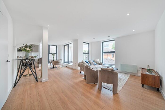 3 Bedroom Apartment For Sale In Staunton Street, Deptford, SE8