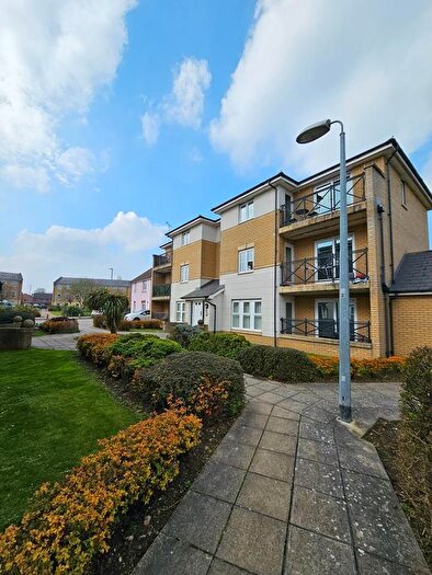 2 Bedroom Flat To Rent In Bell Close, Laindon, Essex, SS15