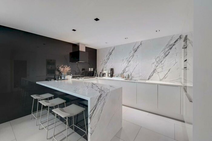 2 Bedroom Semi-Detached House To Rent In Tilson Close, Camberwell, London, SE5