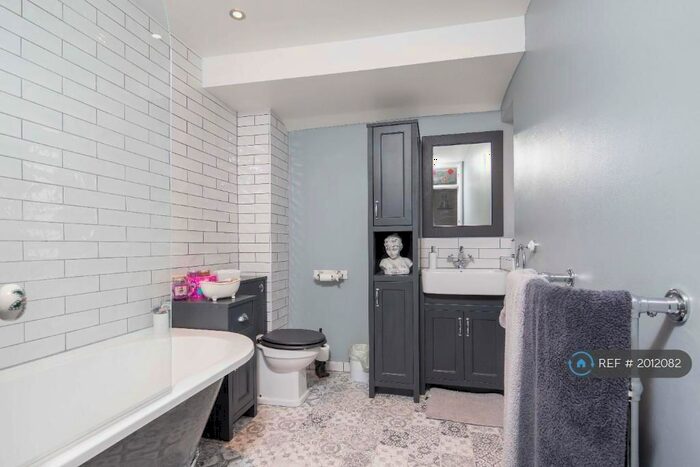 3 Bedroom End Of Terrace House To Rent In Bassett Avenue, Bicester, OX26