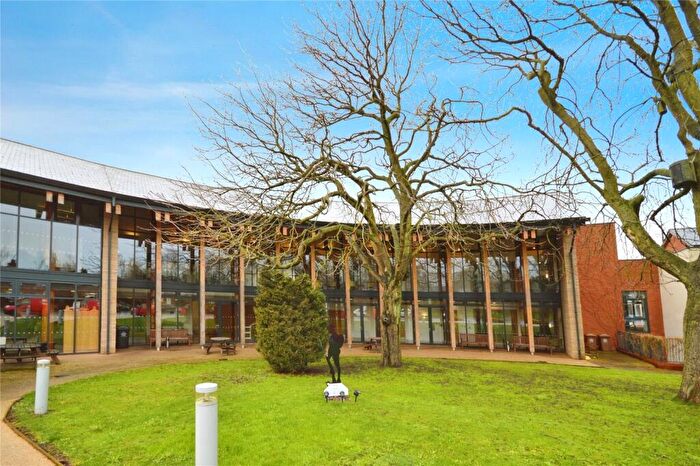2 Bedroom Flat For Sale In Hall Farm Road, Swadlincote, Derbyshire, DE11