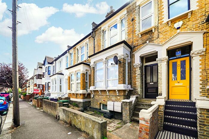 1 Bedroom Flat To Rent In Folkestone Road, Walthamstow, E17