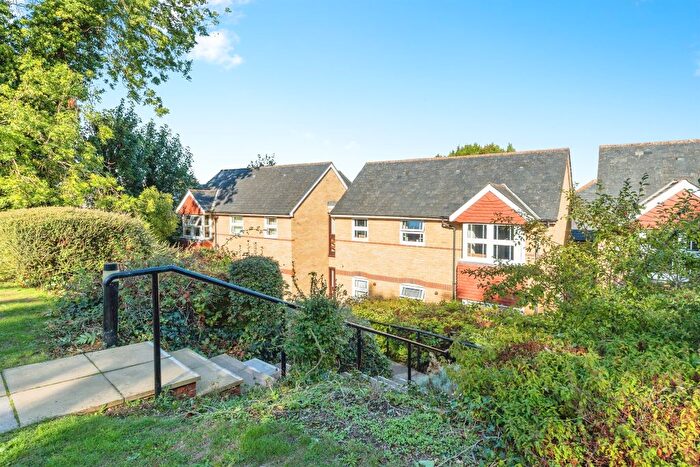 2 Bedroom Flat For Sale In Nags Head Close, Hertford, SG13