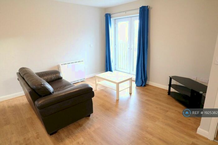 2 Bedroom Flat To Rent In Mallaby Court, Birkenhead, CH41