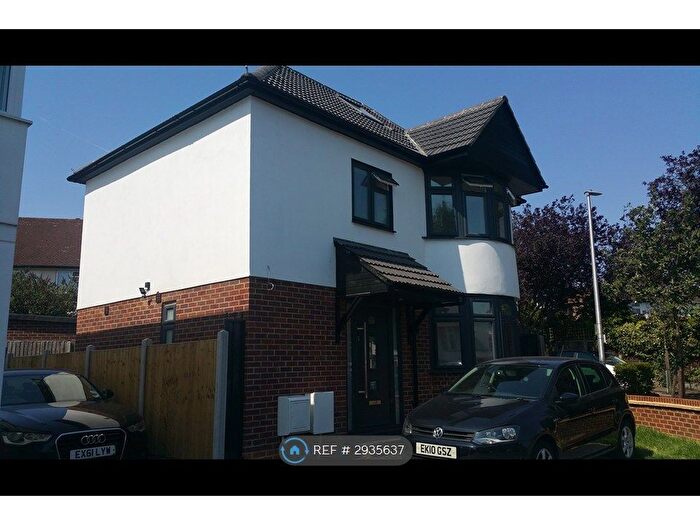 3 Bedroom Detached House To Rent In Spring Gardens, Woodford Green, IG8