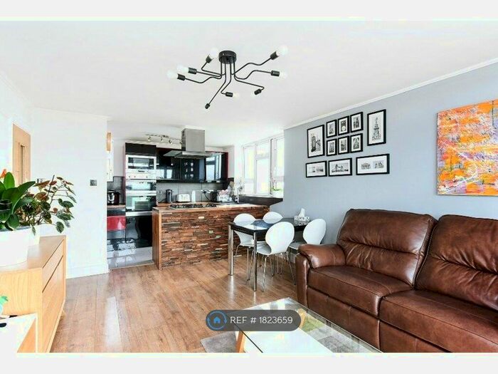 3 Bedroom Flat To Rent In Gardner Close, London, E11