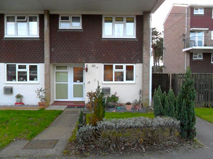 2 Bedroom Flat For Sale In Kildare Close, Bordon, Hampshire, GU35