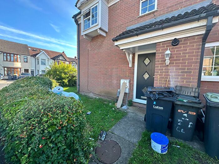 3 Bedroom Terraced House To Rent In Dorrington Close, Luton, Bedfordshire, LU3