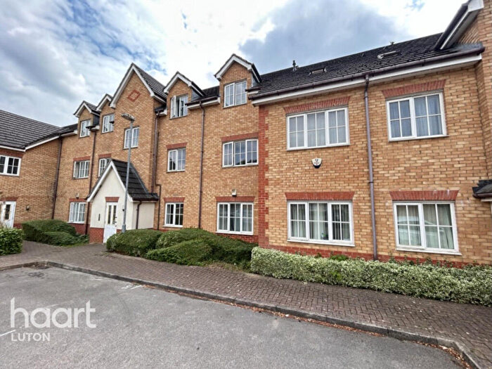 2 Bedroom Apartment To Rent In The Wickets, Luton, LU2
