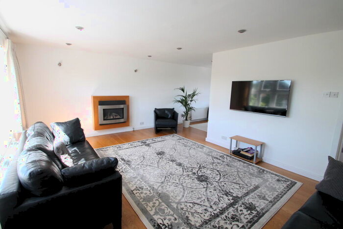 2 Bedroom Flat To Rent In Widmore Road, Bromley, BR1