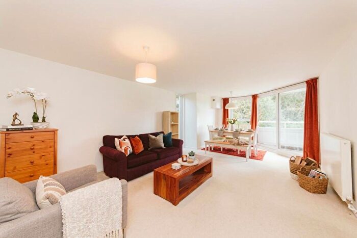 3 Bedroom Flat For Sale In Henbury Road | Henbury, BS10
