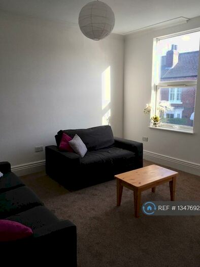 3 Bedroom Flat To Rent In Abbeydale Road, Sheffield, S7