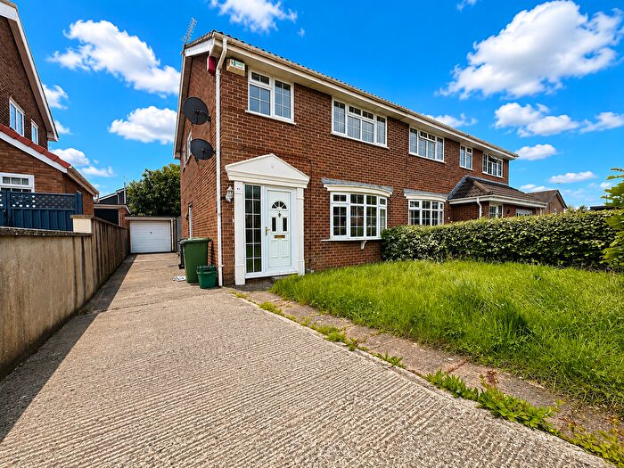 3 Bedroom Semi-Detached House For Sale In Dorset Way, Bristol, BS37