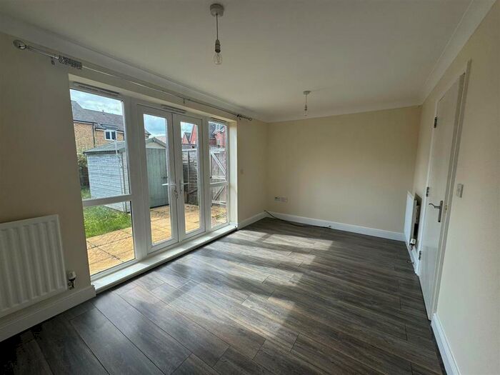 3 Bedroom House To Rent In Domino Way, Aylesbury, HP18