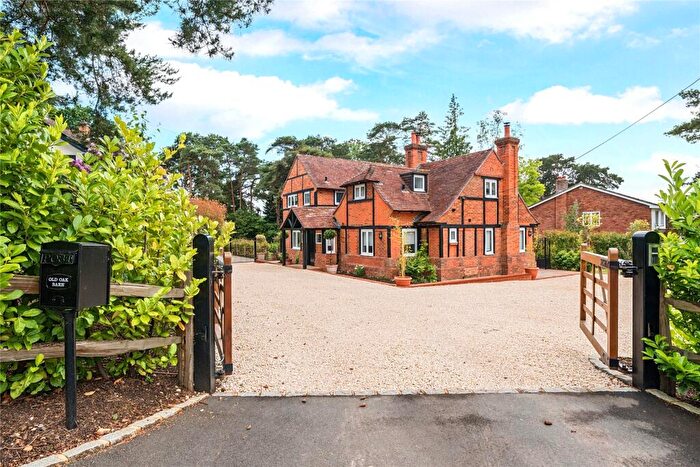 4 Bedroom Detached House For Sale In The Ridgeway, Lightwater, Surrey, GU18