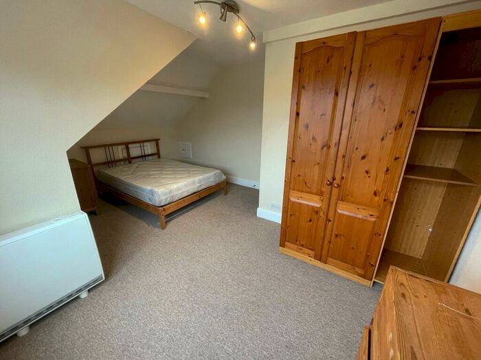 1 Bedroom Flat To Rent In Holdenhurst Road, Bournemouth, BH8