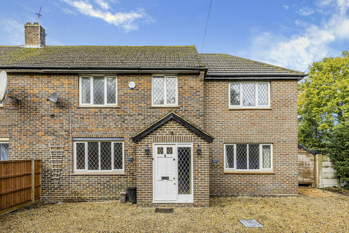 4 Bedroom Semi-Detached House To Rent In Almshouse Lane, Chessington, KT9