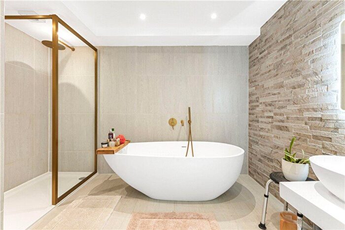 2 Bedroom Apartment For Sale In Martha's Buildings, London, EC1V