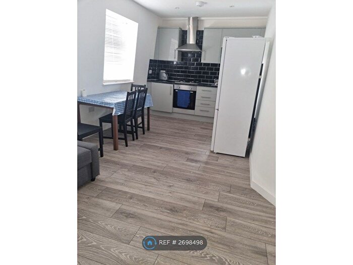 3 Bedroom Flat To Rent In London, London, E14