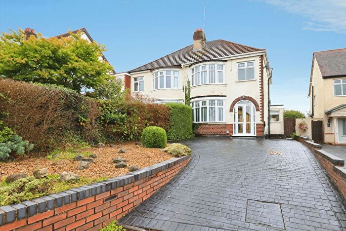 3 Bedroom Semi Detached House For Sale In Sedgley Road, Wolverhampton, Staffordshire, WV4