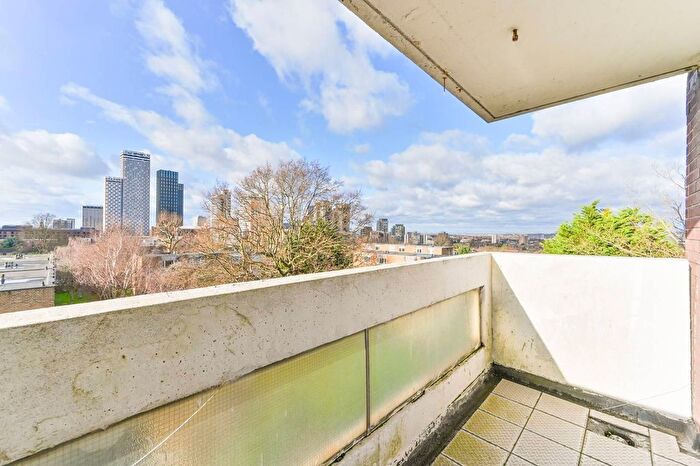 2 Bedroom Flat To Rent In Maybourne Grange, East Croydon, Croydon, CR0