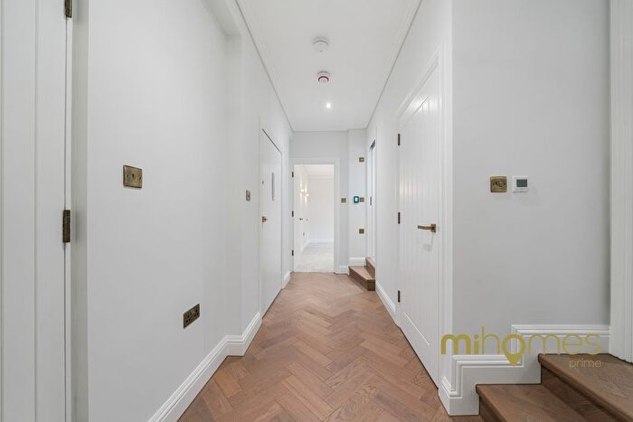 2 Bedroom Flat For Sale In Great Peter Street, London, SW1P