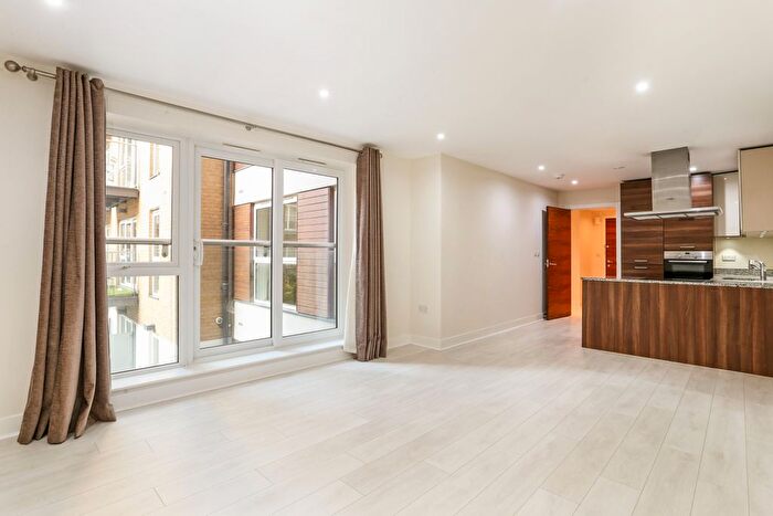 2 Bedroom Flat To Rent In Bromyard Avenue, London, W3