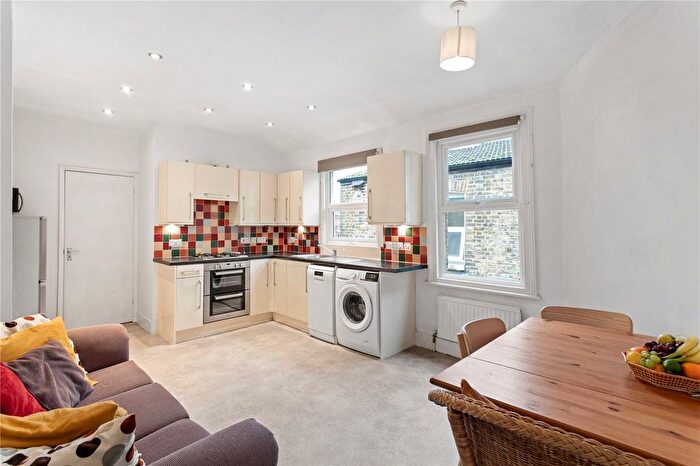 3 Bedroom Maisonette For Sale In Fountain Road, London, SW17