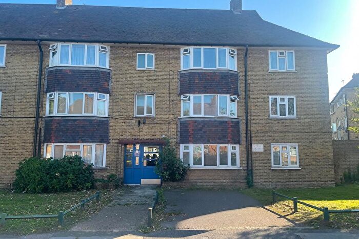 2 Bedroom Flat To Rent In Carpenters Road, Enfield, EN1