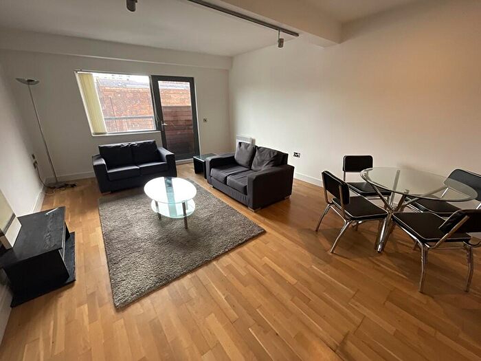2 Bedroom Apartment To Rent In Oldham Road, Manchester, M4