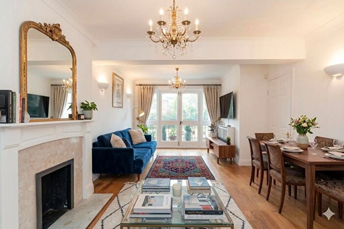 2 Bedroom Block Of Flats For Sale In Clandon Gardens, London, N3