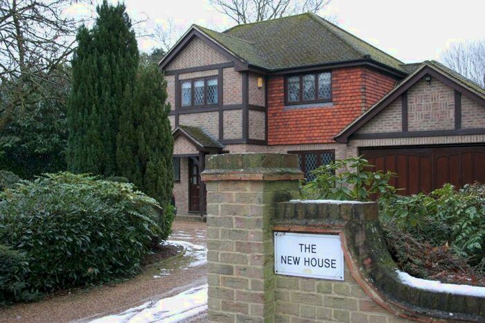 5 Bedroom Detached House To Rent In Aspen Close, Cobham, KT11