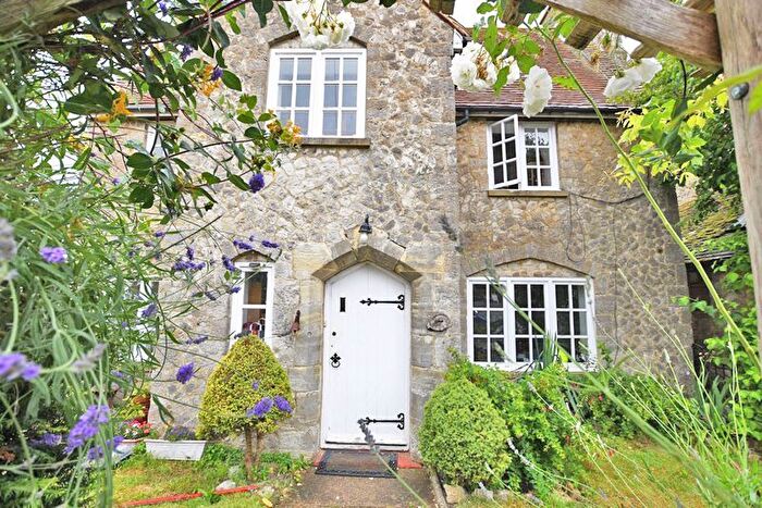3 Bedroom Cottage To Rent In Lower Road, East Farleigh, Maidstone, ME15