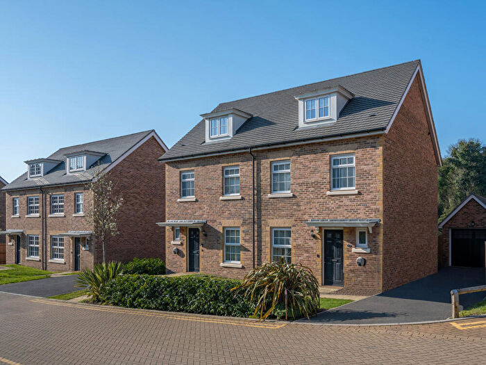 4 Bedroom Semi-Detached House For Sale In James Whatman Way, Maidstone, Kent, ME14