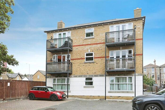 2 Bedroom Flat For Sale In Tonbridge Road, Maidstone, Kent, ME16