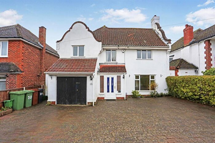 4 Bedroom Detached House To Rent In Abinger Avenue, Cheam, SM2