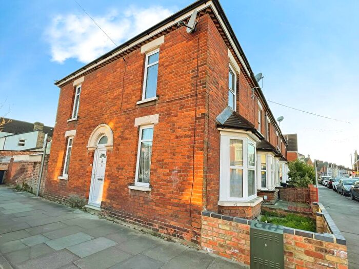 3 Bedroom Semi-Detached House To Rent In Ridgmount Street, Bedford, MK42