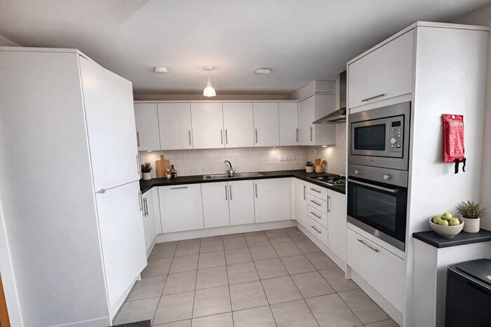 2 Bedroom Flat To Rent In Derby Road, Lenton, Nottingham, NG7